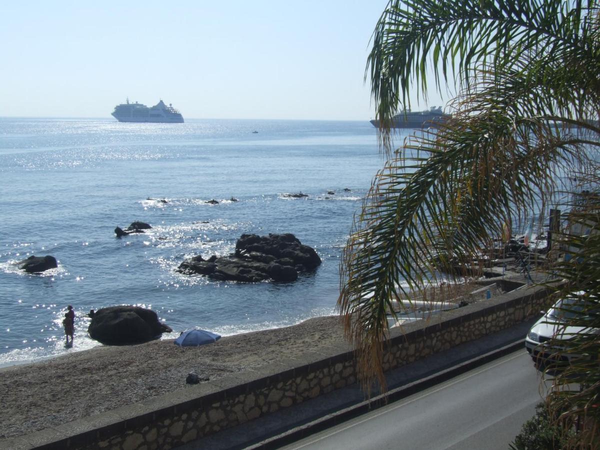 Casa Nicole Fronte Mare Villa Giardini Naxos Exterior photo
